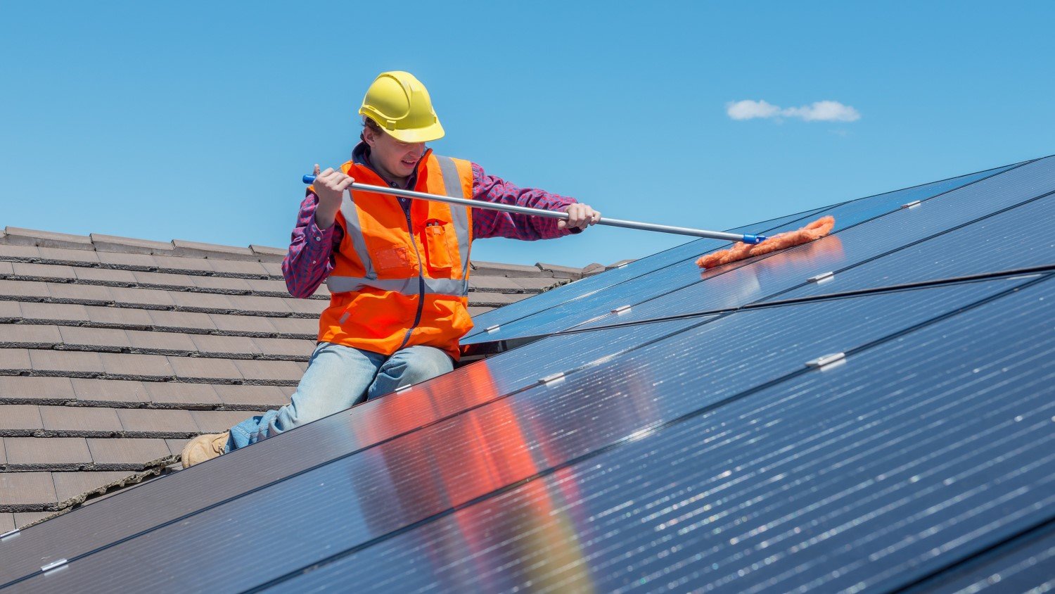 Solar Panel Maintenance Guide | Cleaning Tips & Best Tools
