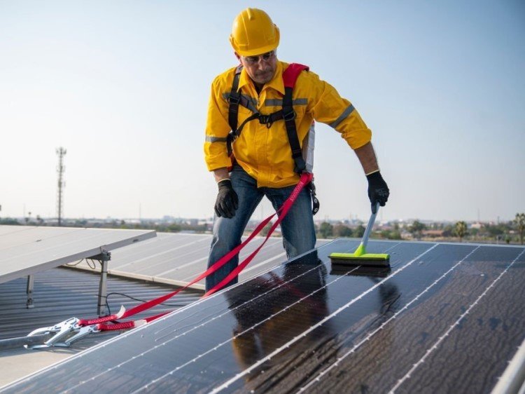 Best Brush to Clean Solar Panels Safely | Dubai Clean