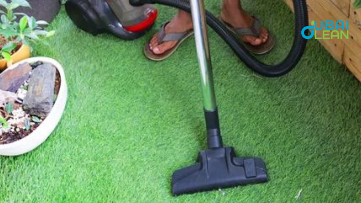 artificial grass cleaning services in dubai (1)