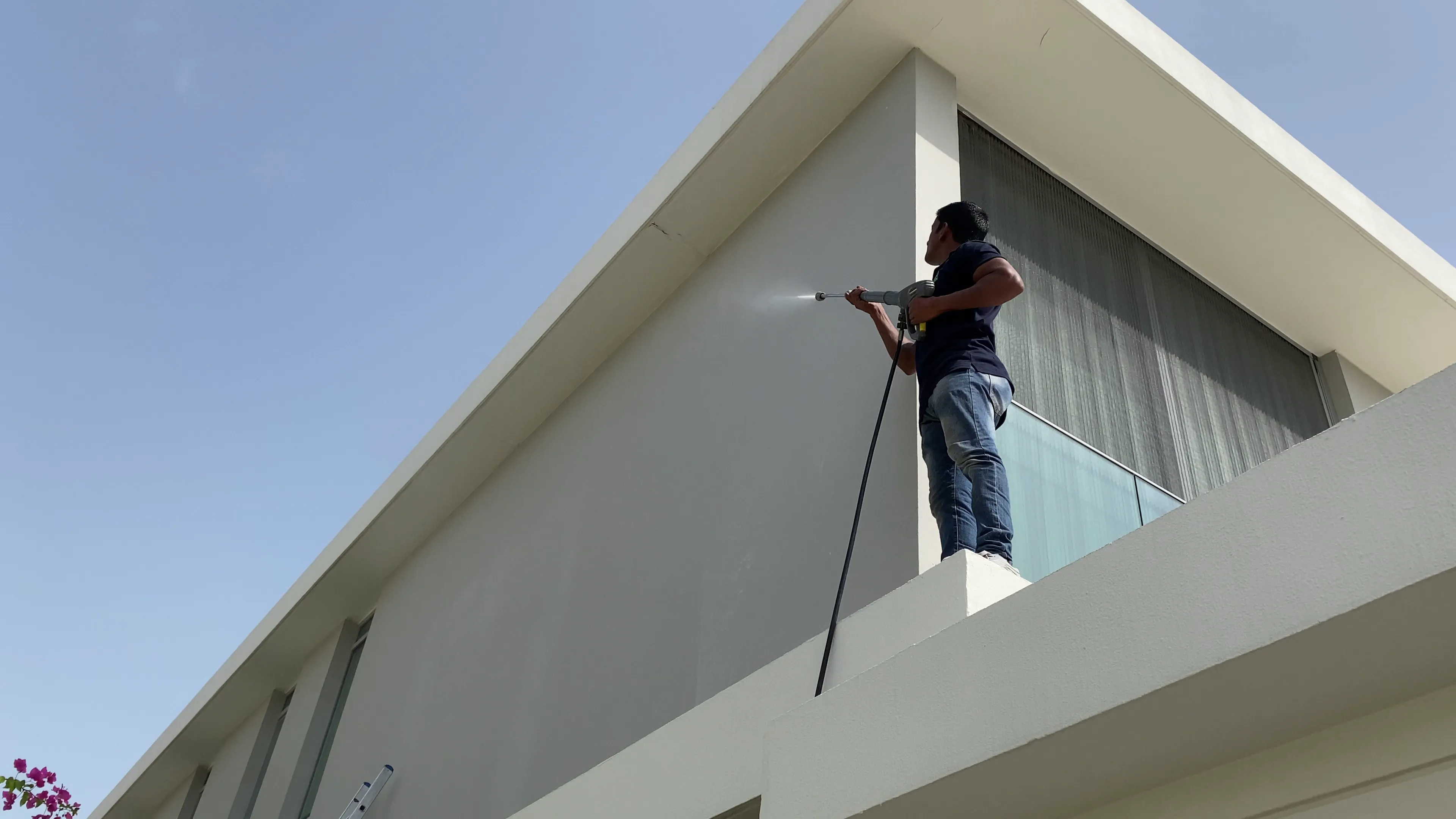 pressure wash facade cleaning