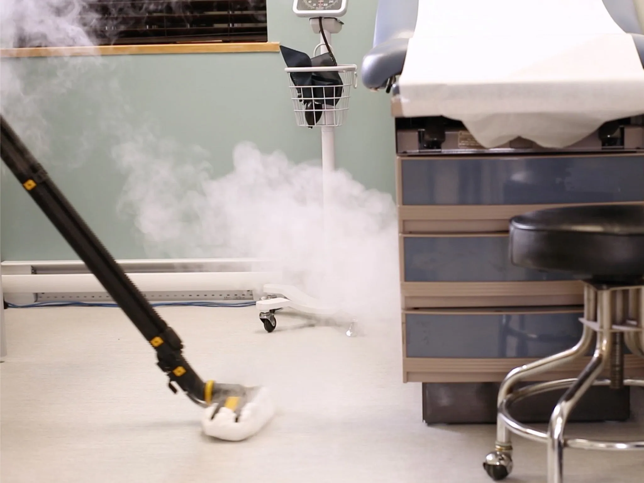 تنظيف بالبخار احترافي في الإمارات، تنظيف عميق صديق للبيئة في دبي، تنظيف السجاد بالبخار