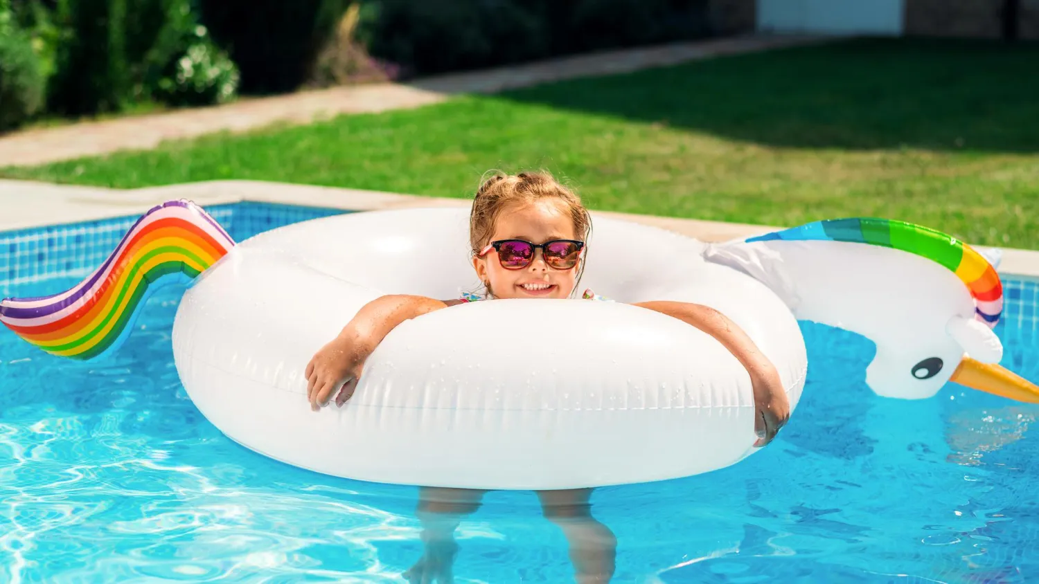 how to keep inflatable pool water clean