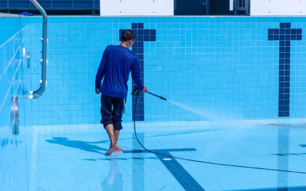 Swimming Pool Cleaning Near Me