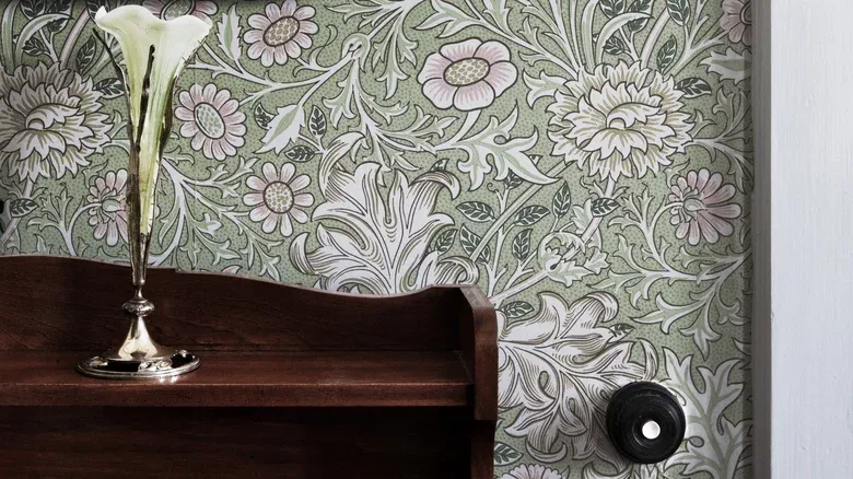 muted floral wallpaper 163275719