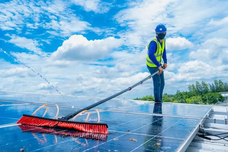 Best Brush to Clean Solar Panels Safely | Dubai Clean