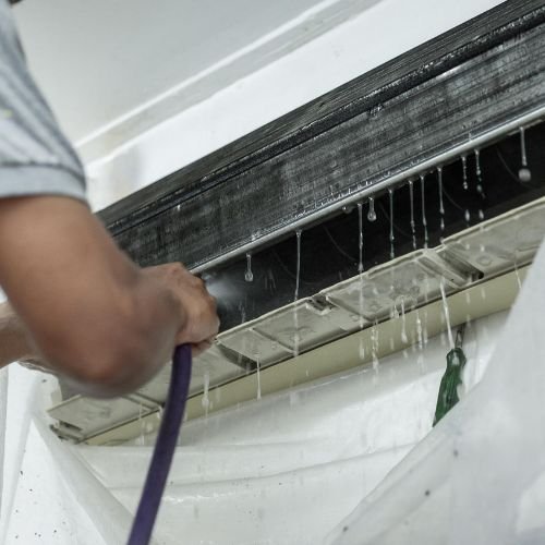 تنظيف ملفات مكيف الهواء